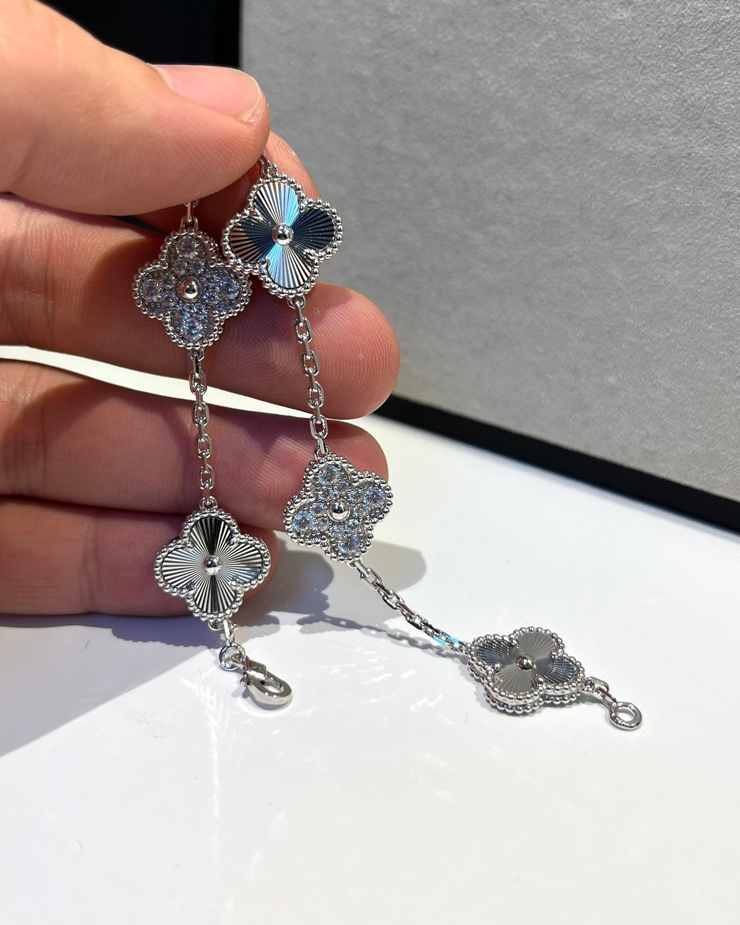 [Am jewelry] CLOVER 5 MOTIF LASER BRACELET COLLECTION