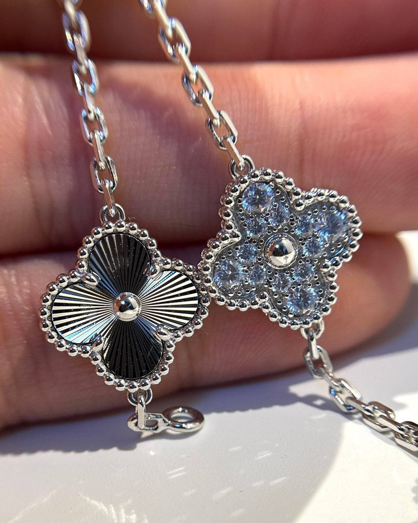 [Am jewelry] CLOVER 5 MOTIF LASER BRACELET COLLECTION