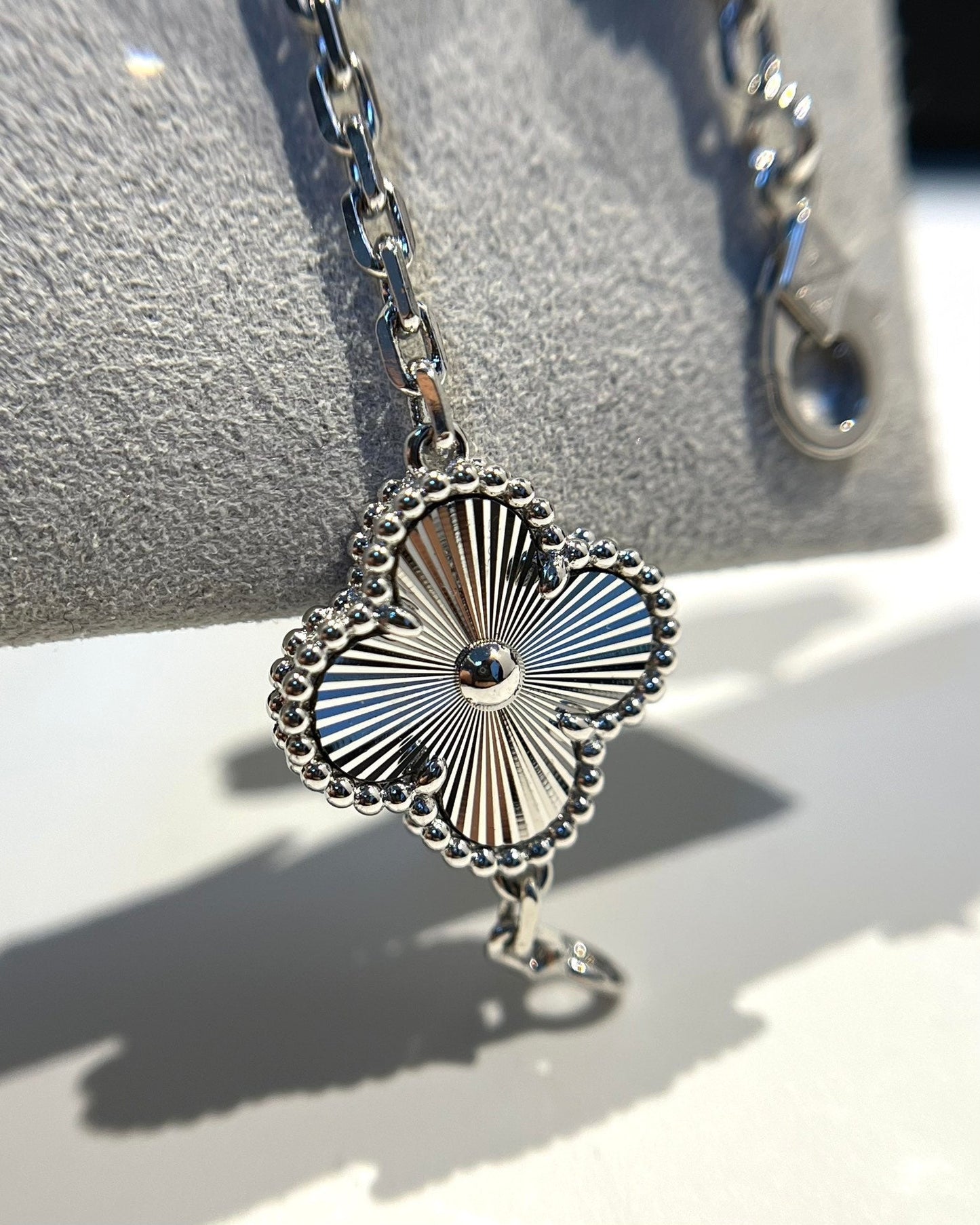 [Am jewelry] CLOVER 5 MOTIF LASER BRACELET COLLECTION