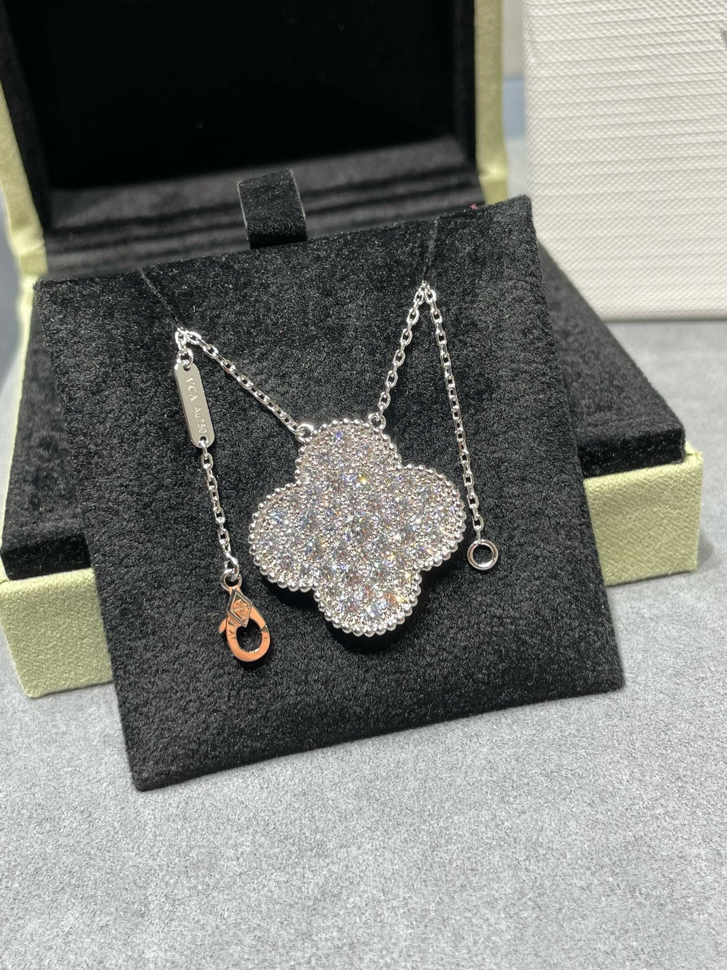 [Am jewelry]CLOVER 25MM LARGE PENDANT DIAMOND PAVED SILVER NECKLACE