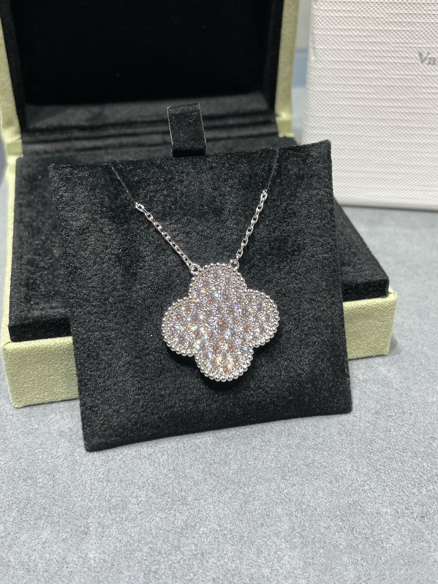 [Am jewelry]CLOVER 25MM LARGE PENDANT DIAMOND PAVED SILVER NECKLACE