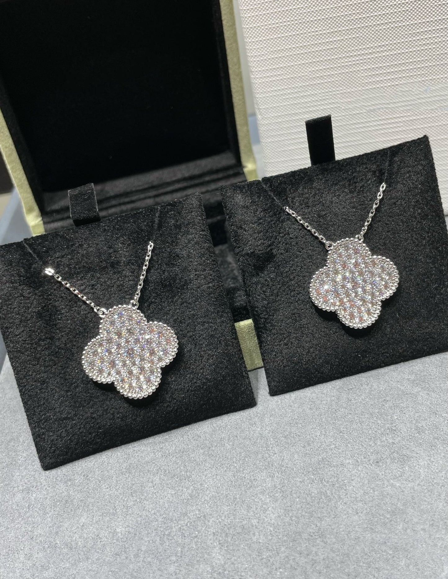 [Am jewelry]CLOVER 25MM LARGE PENDANT DIAMOND PAVED SILVER NECKLACE