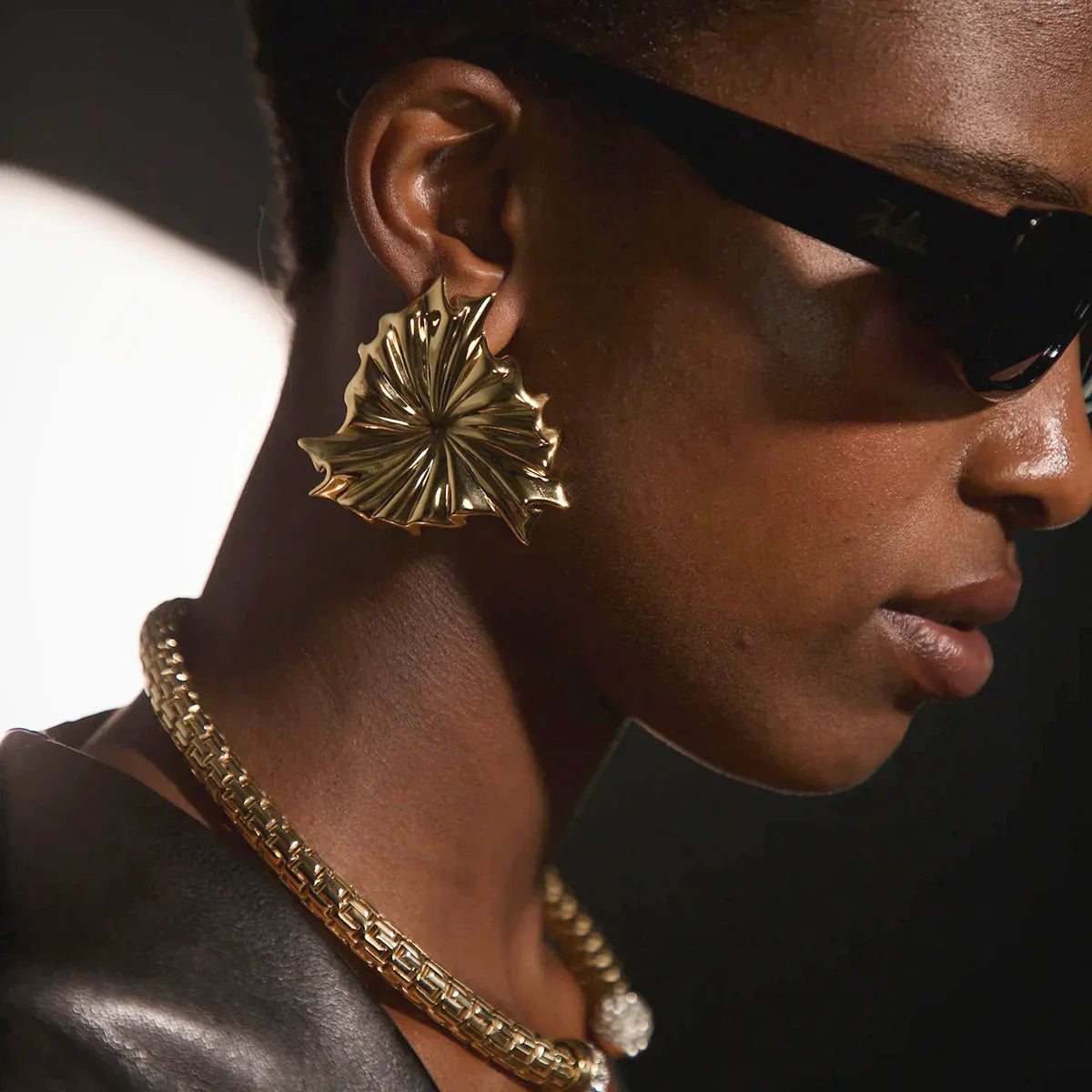 [AM Jewels]Rafaela Sculpted Petal Gold Earrings