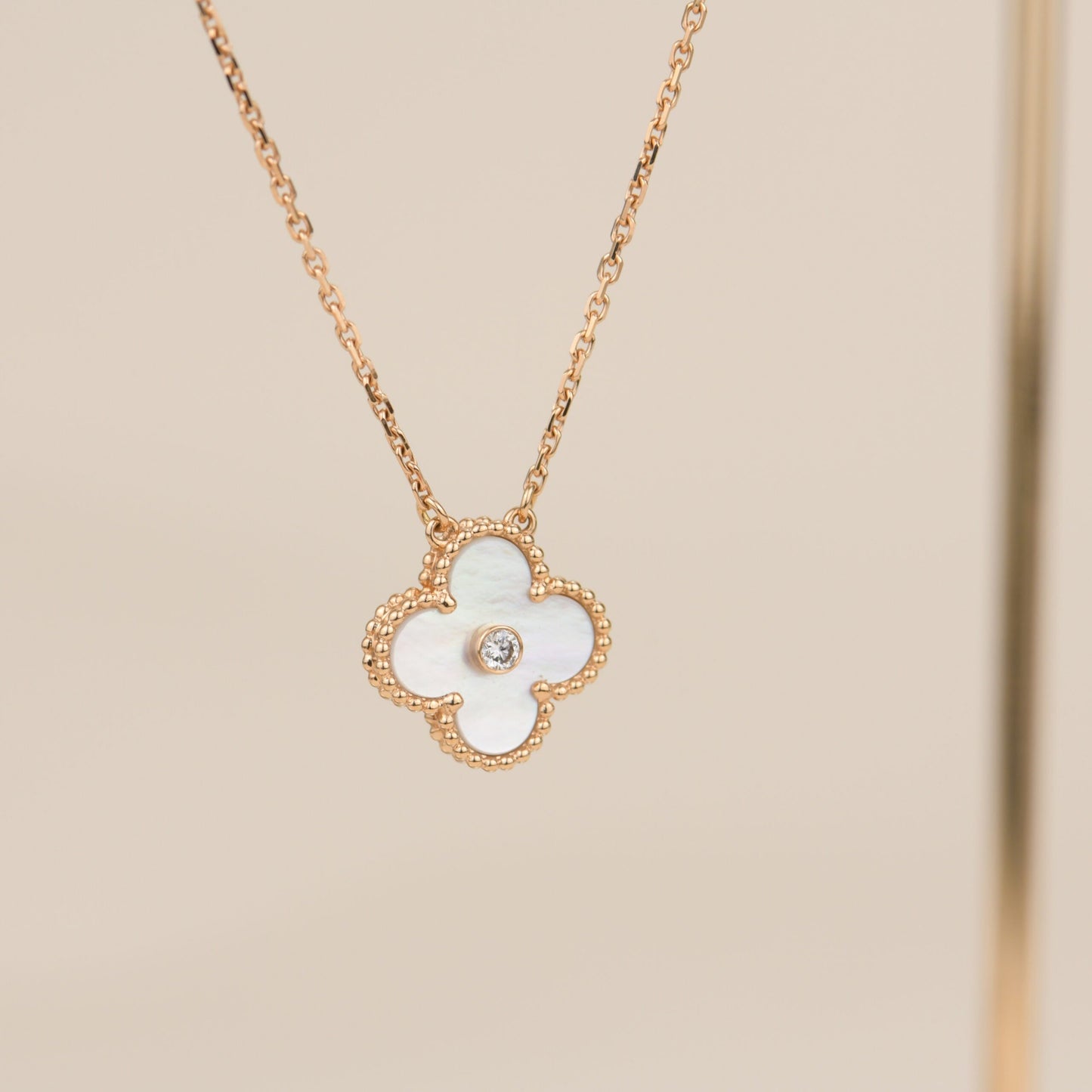 [Am jewelry]CLOVER 15MM DIAMOND WHITE FRITILLARIA NECKLACE