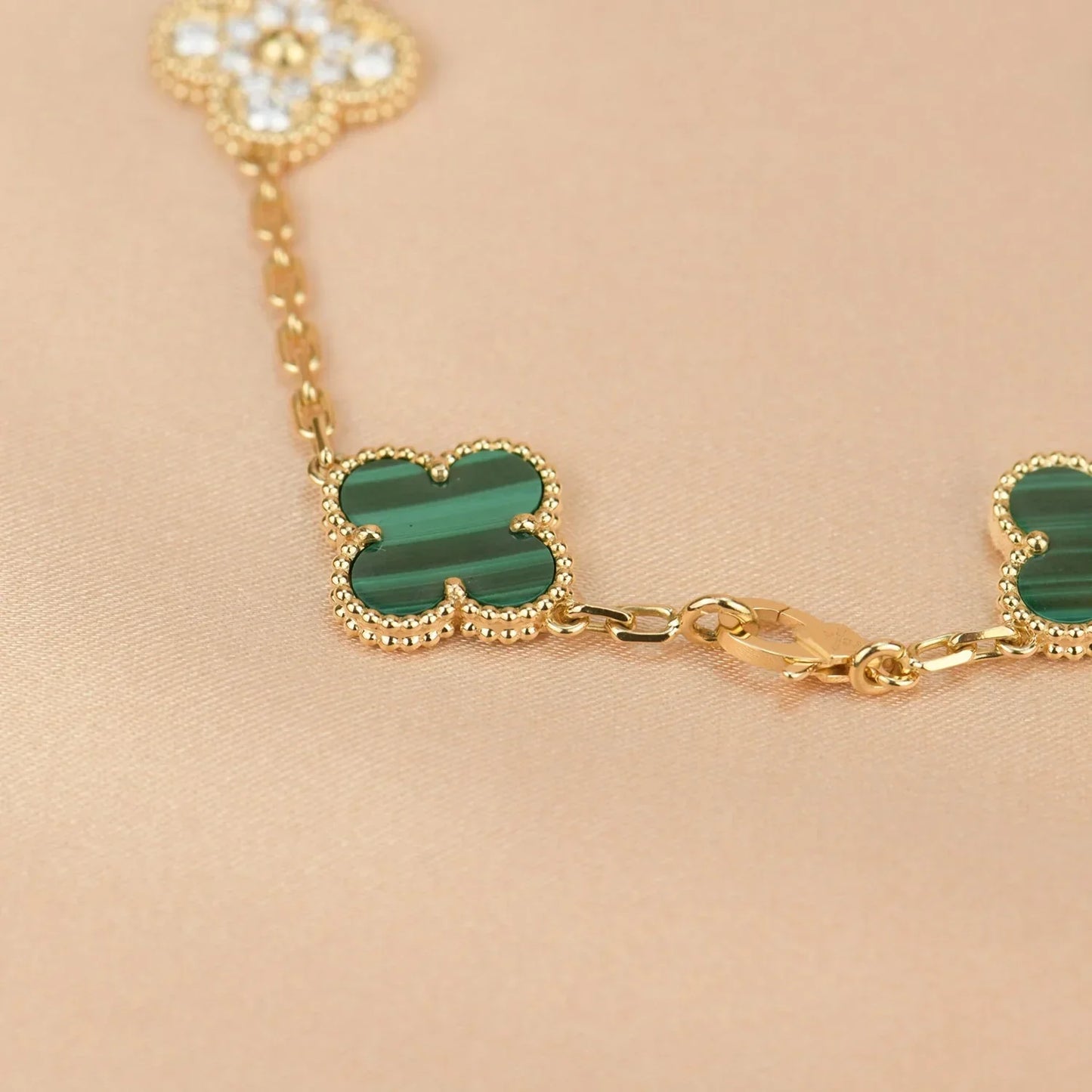 [Am jewelry] CLOVER 5 MOTIF MALACHITE BRACELET COLLECTION