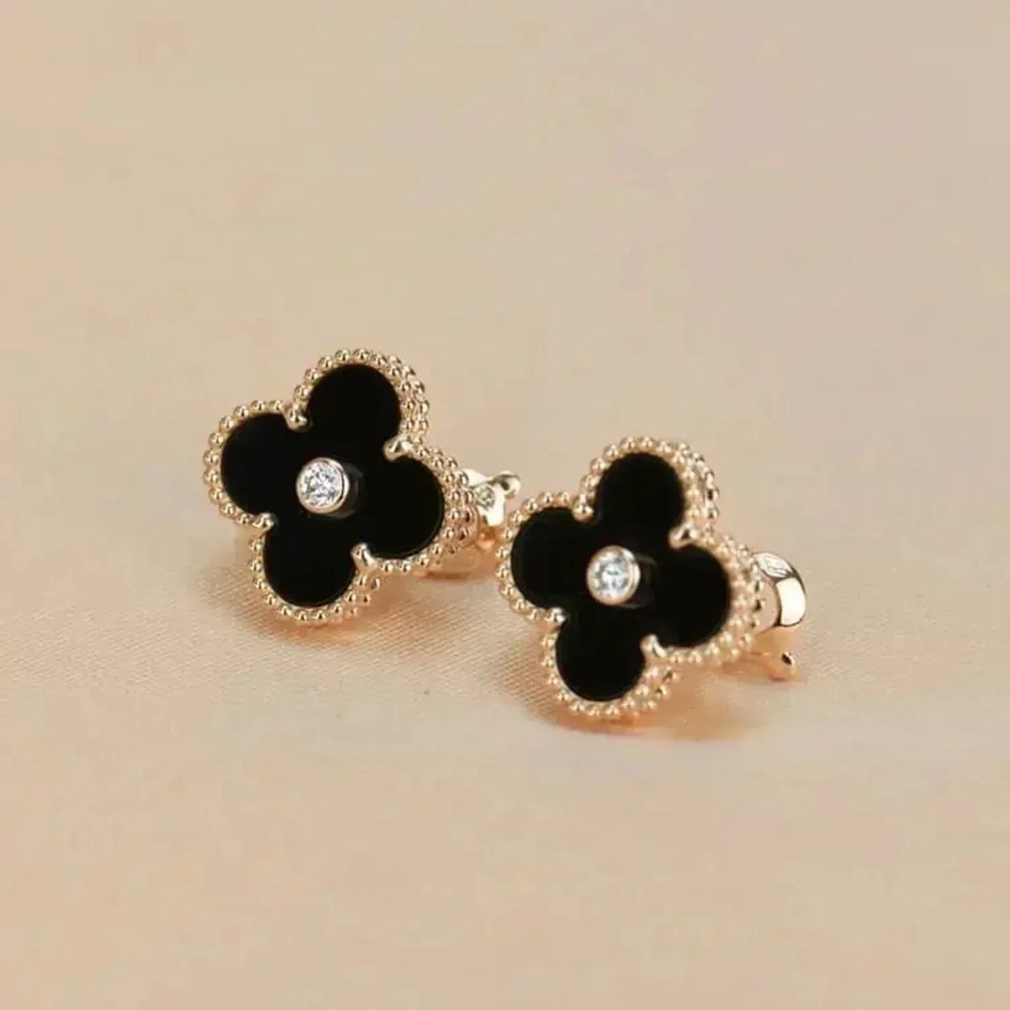 [Am jewelry]CLOVER MEDIUM 1 MOTIFS ONYX DIAMOND EARRINGS