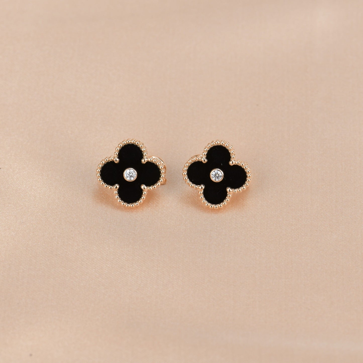 [Am jewelry]CLOVER MEDIUM 1 MOTIFS ONYX DIAMOND EARRINGS