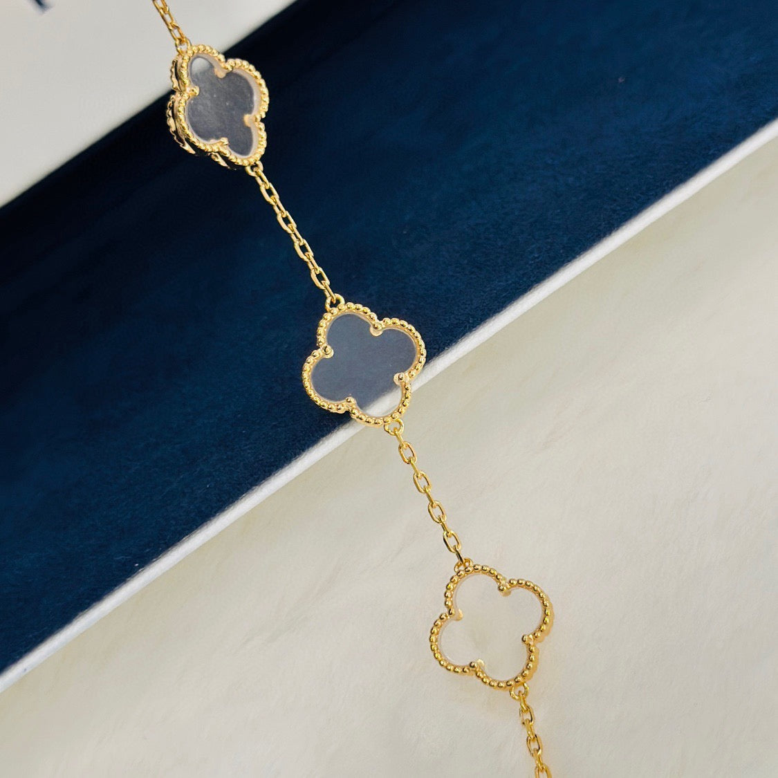 [Am jewelry]CLOVER 5 MOTIF ROCK CRYSTAL BRACELET