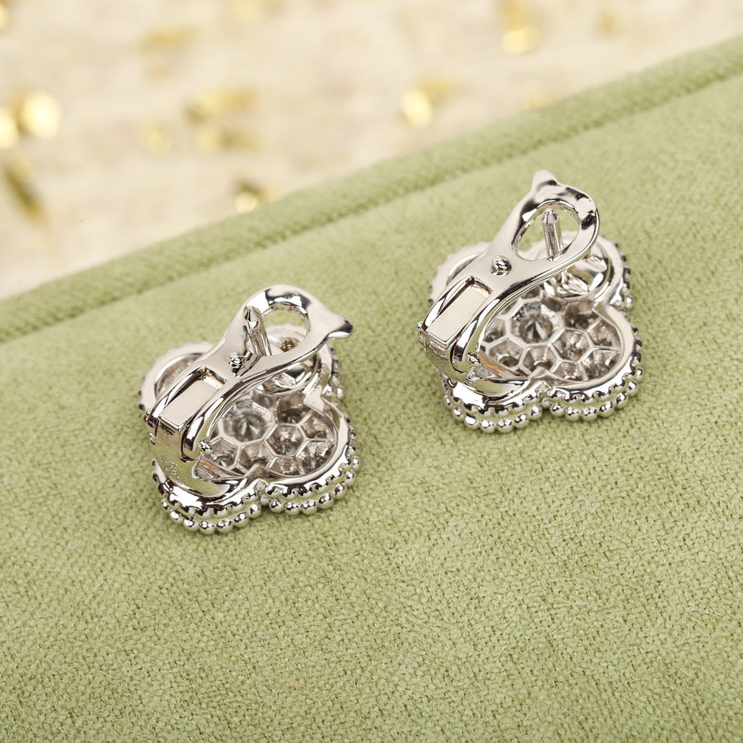 [Am jewelry]CLOVER DIAMOND STUD EARRINGS