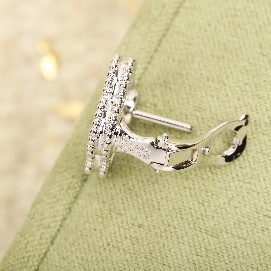 [Am jewelry]CLOVER DIAMOND STUD EARRINGS