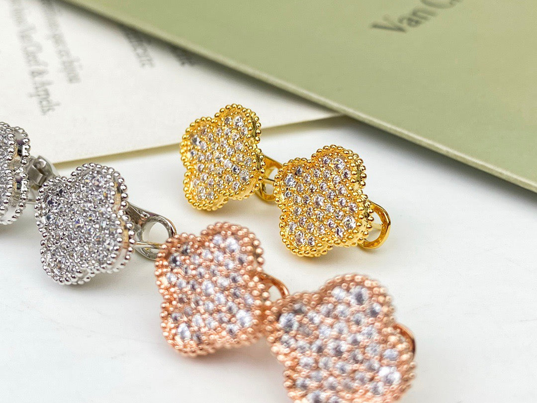 [Am jewelry]CLOVER DIAMOND STUD EARRINGS