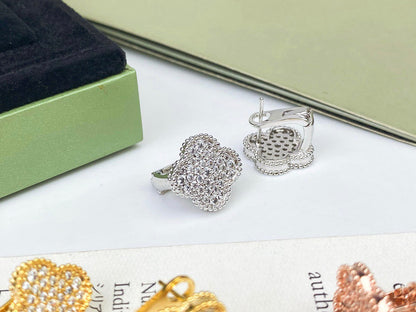 [Am jewelry]CLOVER DIAMOND STUD EARRINGS