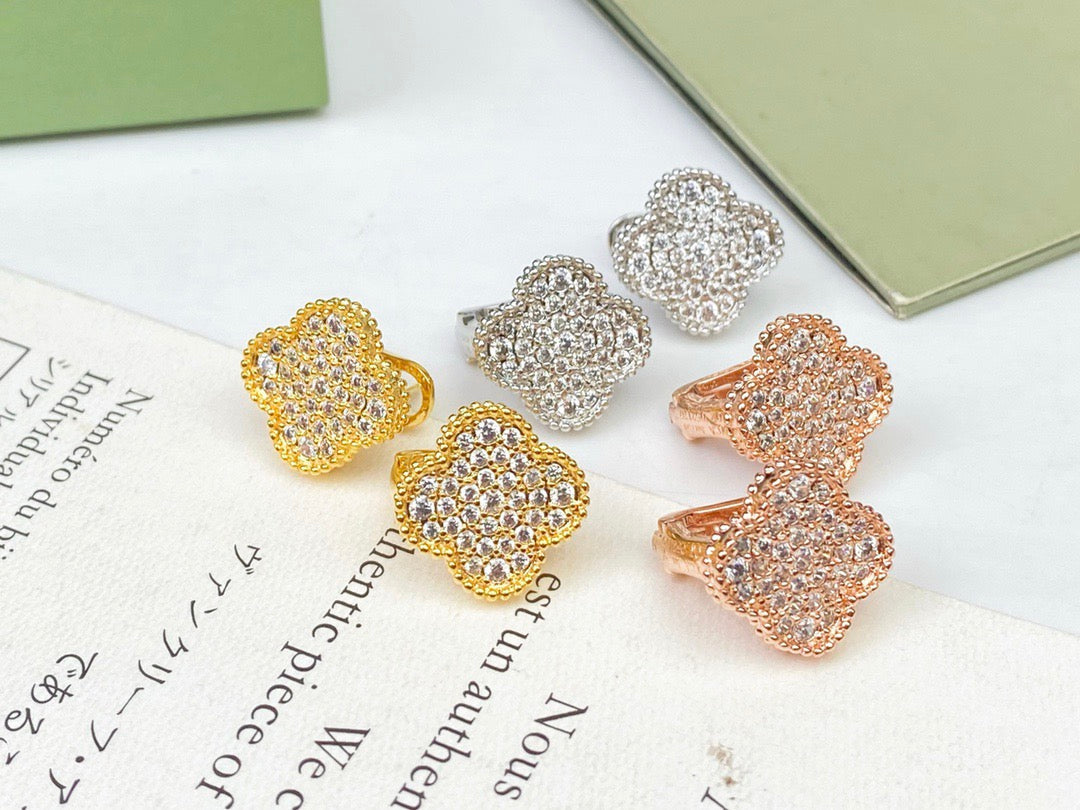 [Am jewelry]CLOVER DIAMOND STUD EARRINGS