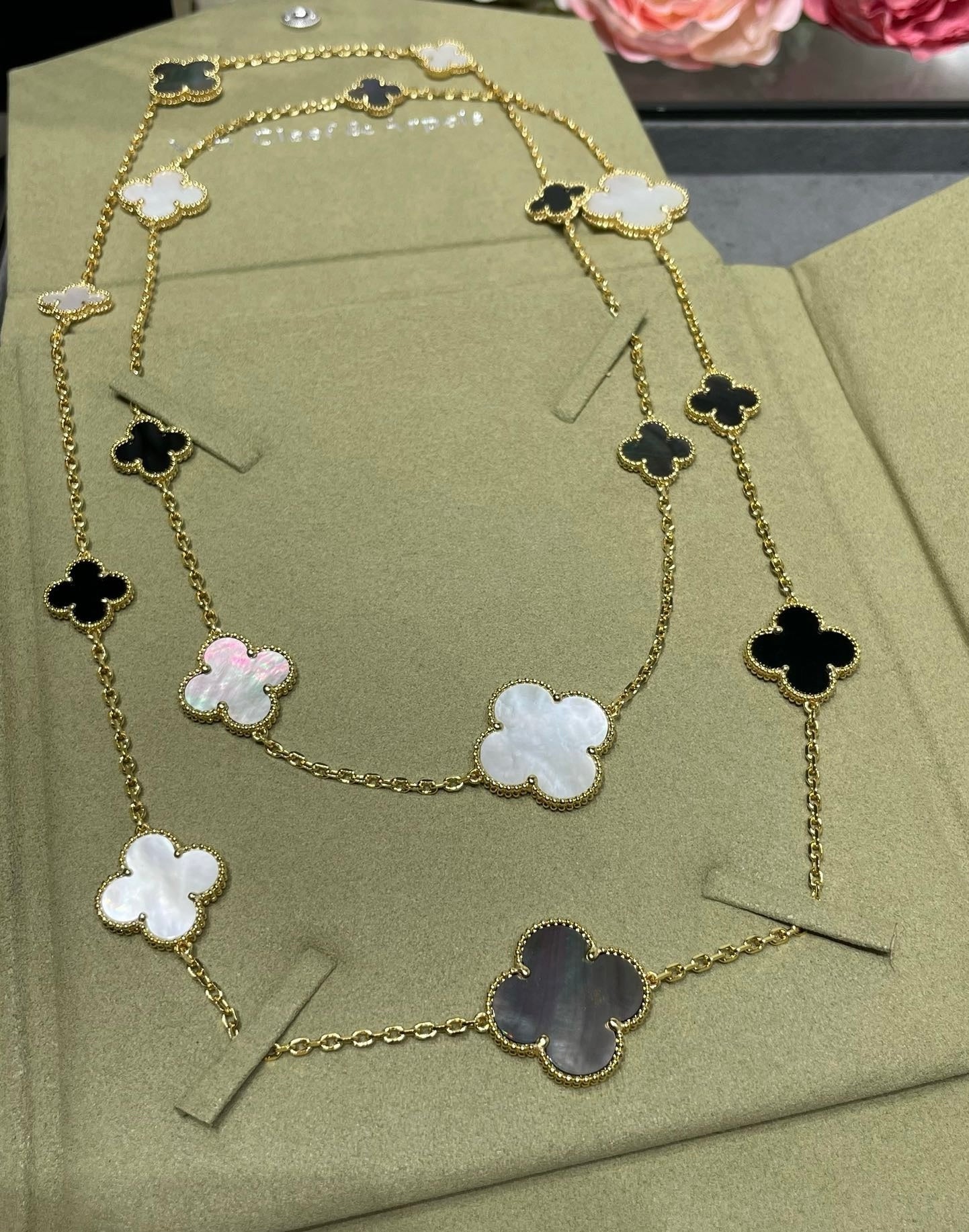 [Am jewelry]CLOVER 16 MOTIF CHALCEDONY MOP Gold NECKLACE