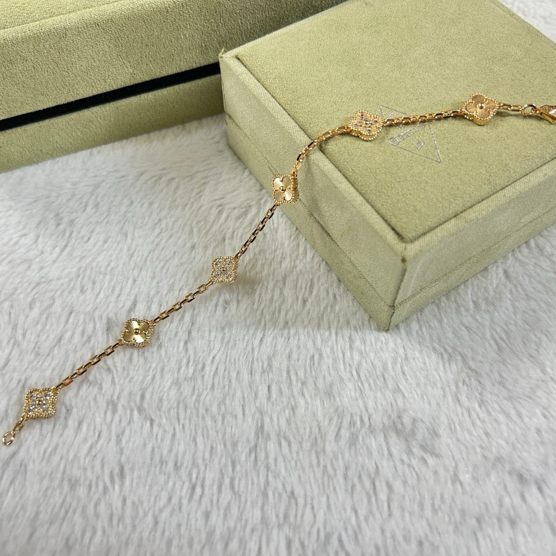 [Am jewelry]CLOVER 6 MOTIF DIAMOND LASER BRACELET