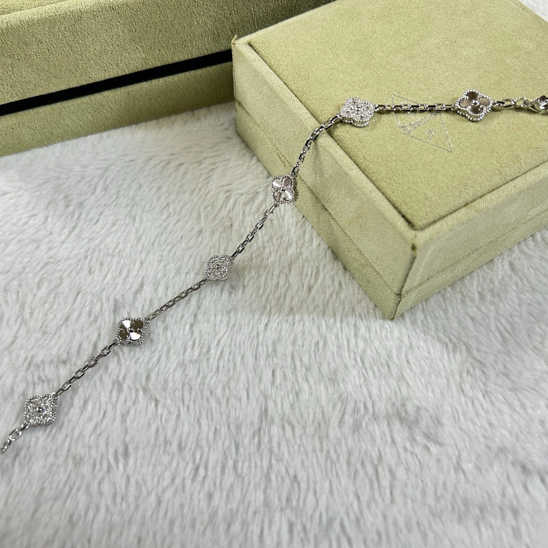 [Am jewelry]CLOVER 6 MOTIF DIAMOND LASER BRACELET