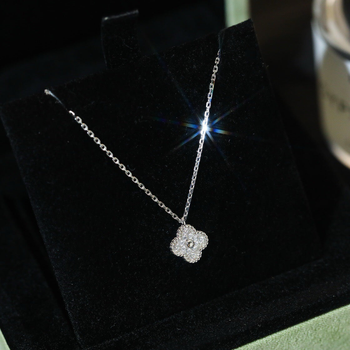 [Am jewelry]CLOVER MINI 9.5MM PENDANT DIAMOND NECKLACE