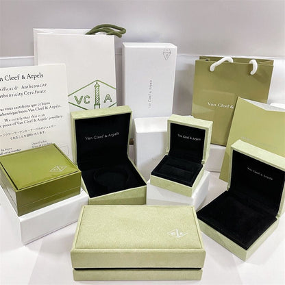 [Am jewelry]VA CLOVER BRACELET NECKLACE RING BOX GIFT BAG