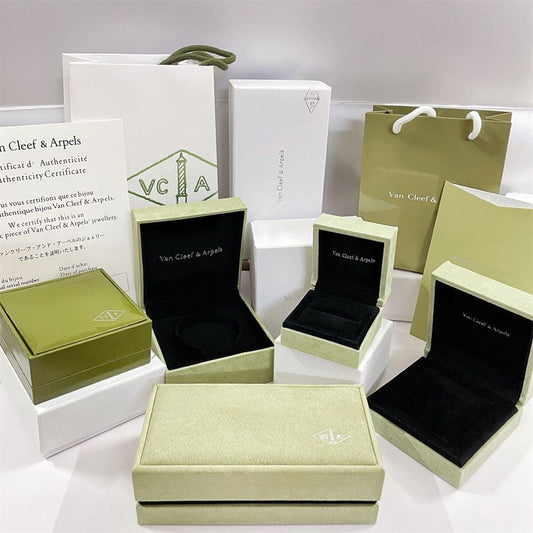 [Am jewelry]VA CLOVER BRACELET NECKLACE RING BOX GIFT BAG