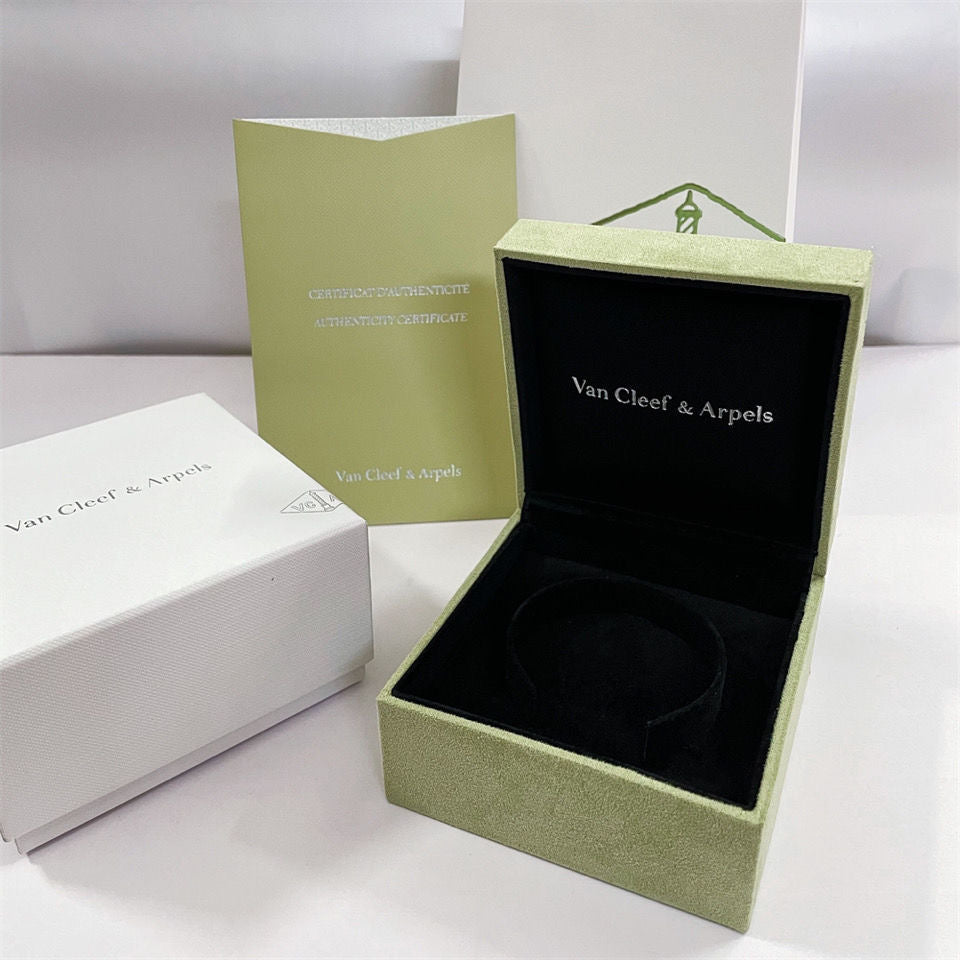 [Am jewelry]VA CLOVER BRACELET NECKLACE RING BOX GIFT BAG