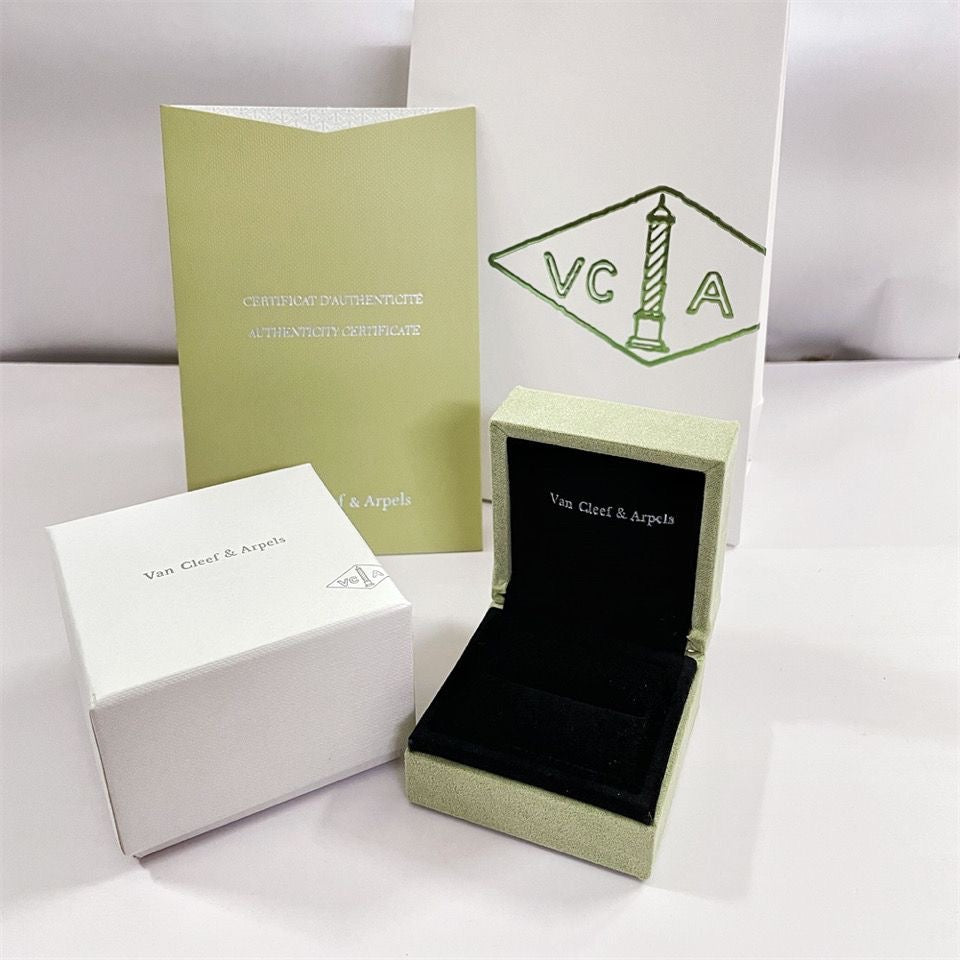 [Am jewelry]VA CLOVER BRACELET NECKLACE RING BOX GIFT BAG