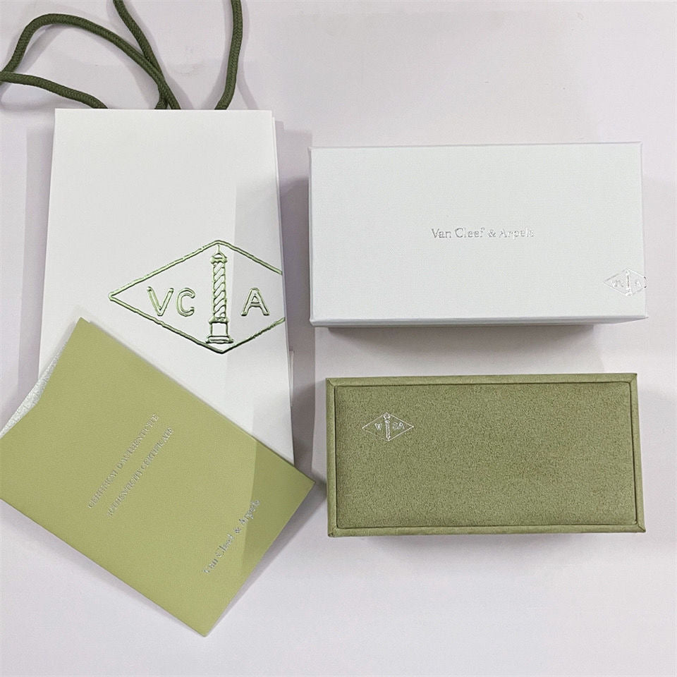[Am jewelry]VA CLOVER BRACELET NECKLACE RING BOX GIFT BAG