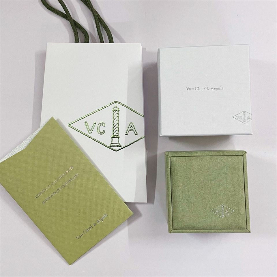 [Am jewelry]VA CLOVER BRACELET NECKLACE RING BOX GIFT BAG