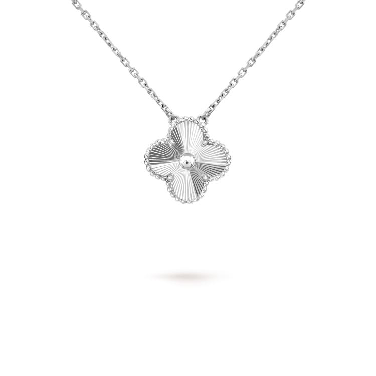 [Am jewelry]CLOVER 15MM LASER NECKLACE SILVER