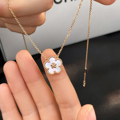 [Am jewelry]LUCKY  WHITE MOP  PLUM BLOSSOM NECKLACE