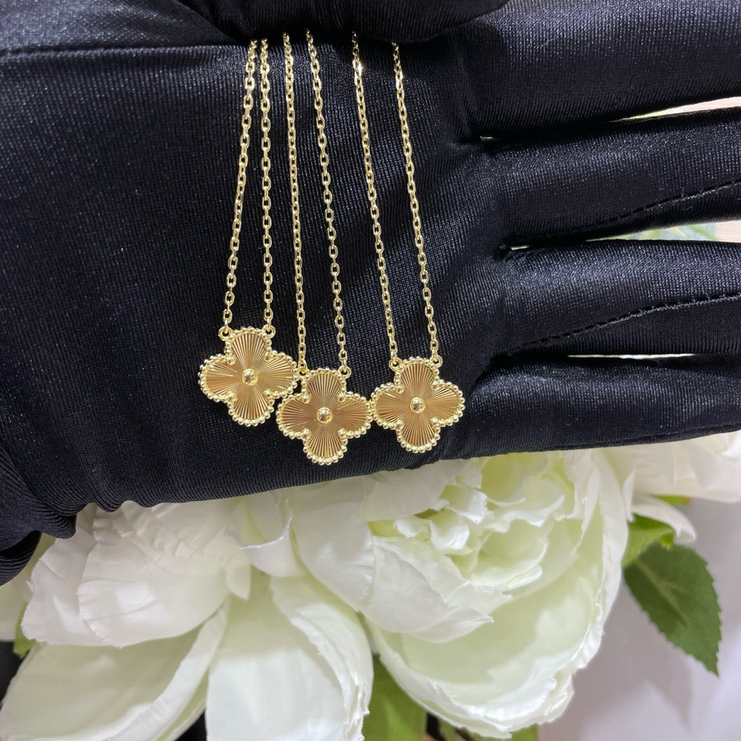 [Am jewelry]CLOVER 15MM LASER NECKLACE