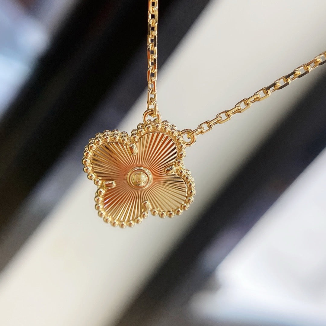 [Am jewelry]CLOVER 15MM LASER NECKLACE