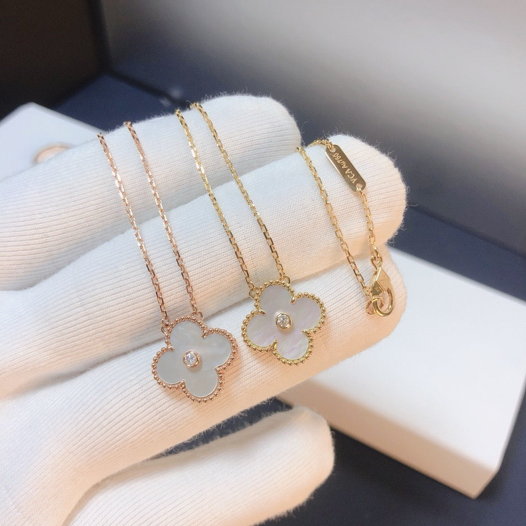 [Am jewelry]CLOVER 15MM DIAMOND WHITE FRITILLARIA NECKLACE