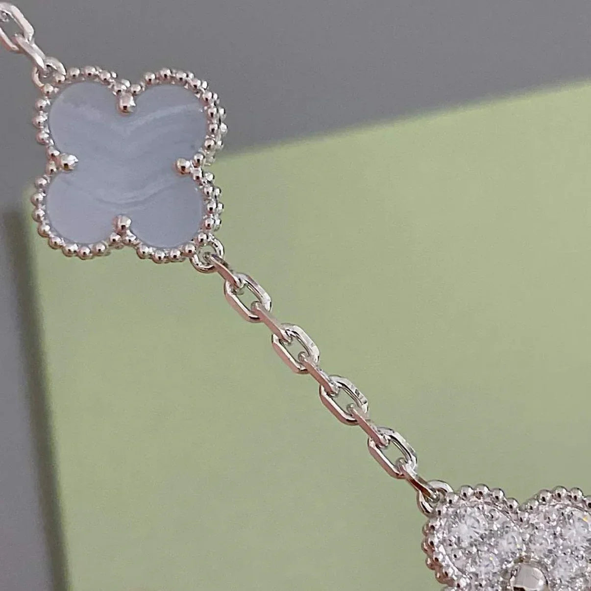 [Am jewelry] CLOVER 5 MOTIF PURPLE CHALCEDONY BRACELET COLLECTION