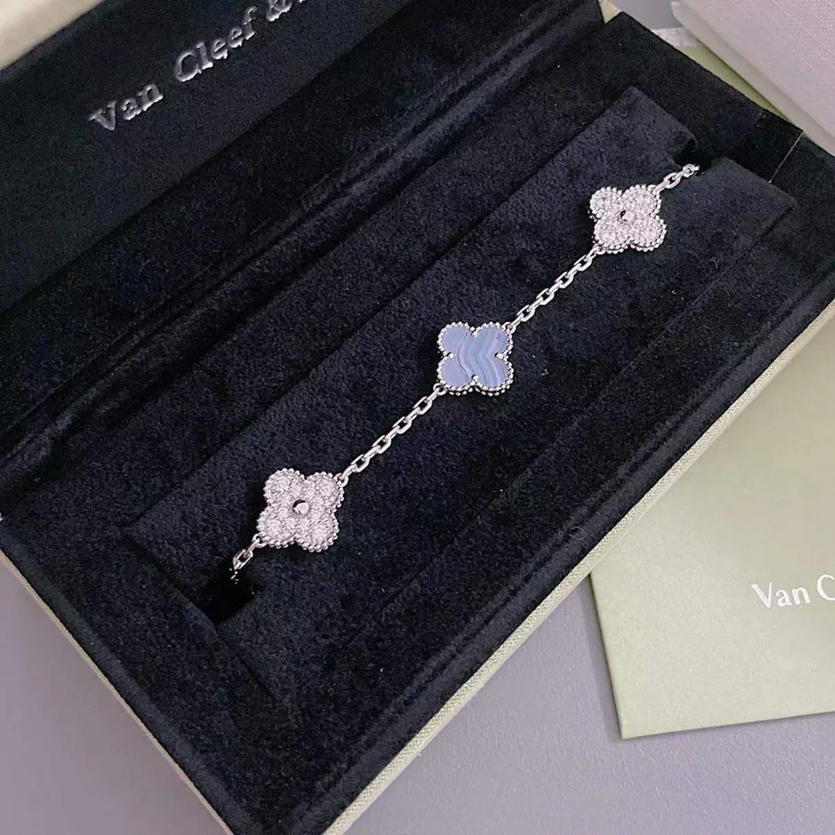 [Am jewelry] CLOVER 5 MOTIF PURPLE CHALCEDONY BRACELET COLLECTION