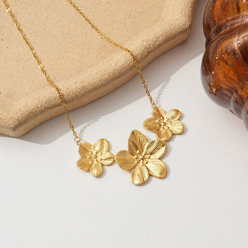 [AM Jewels]Millie Gold Flower Necklace