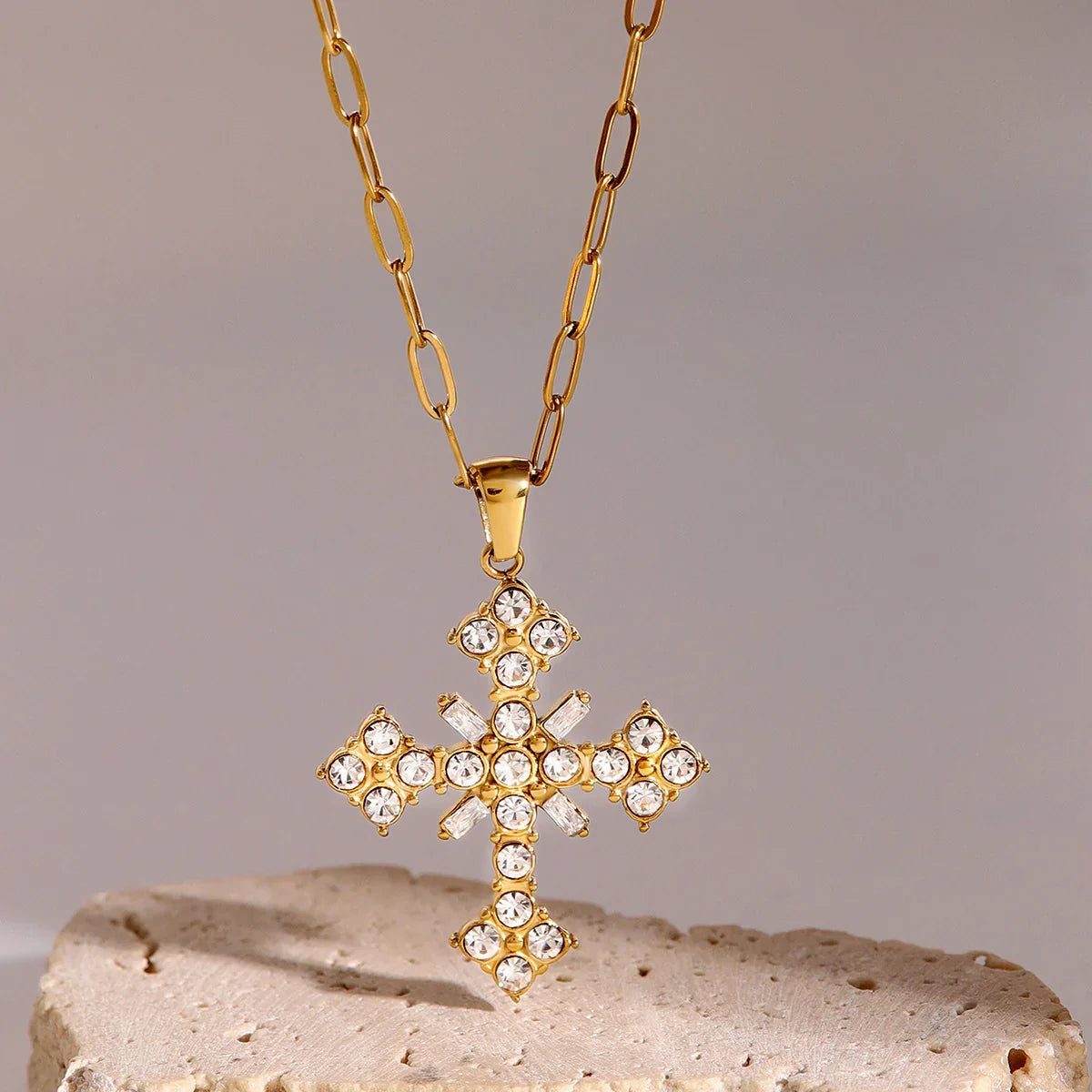 [AM Jewels]Divina Crystal Cross Necklace