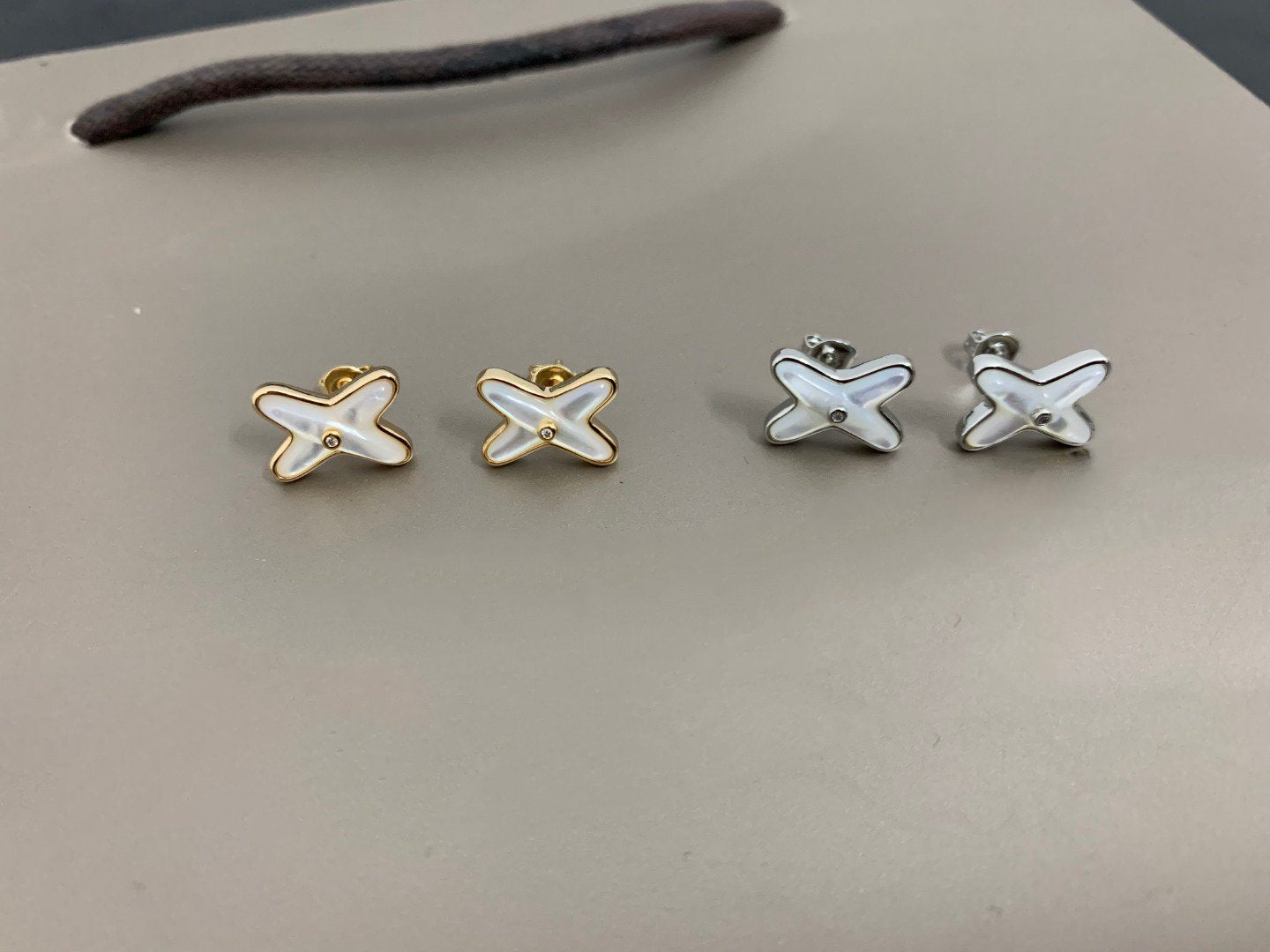 [Am jewelry]JEUX DE WHITE MOP SILVER DIAMOND EARRINGS