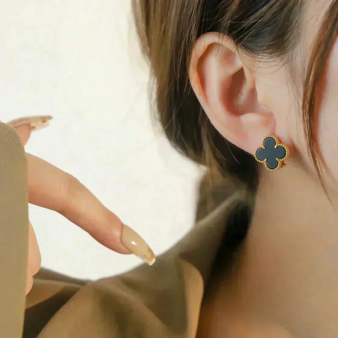 [Am jewelry]CLOVER MEDIUM 1 MOTIFS  ONYX STUD EARRINGS