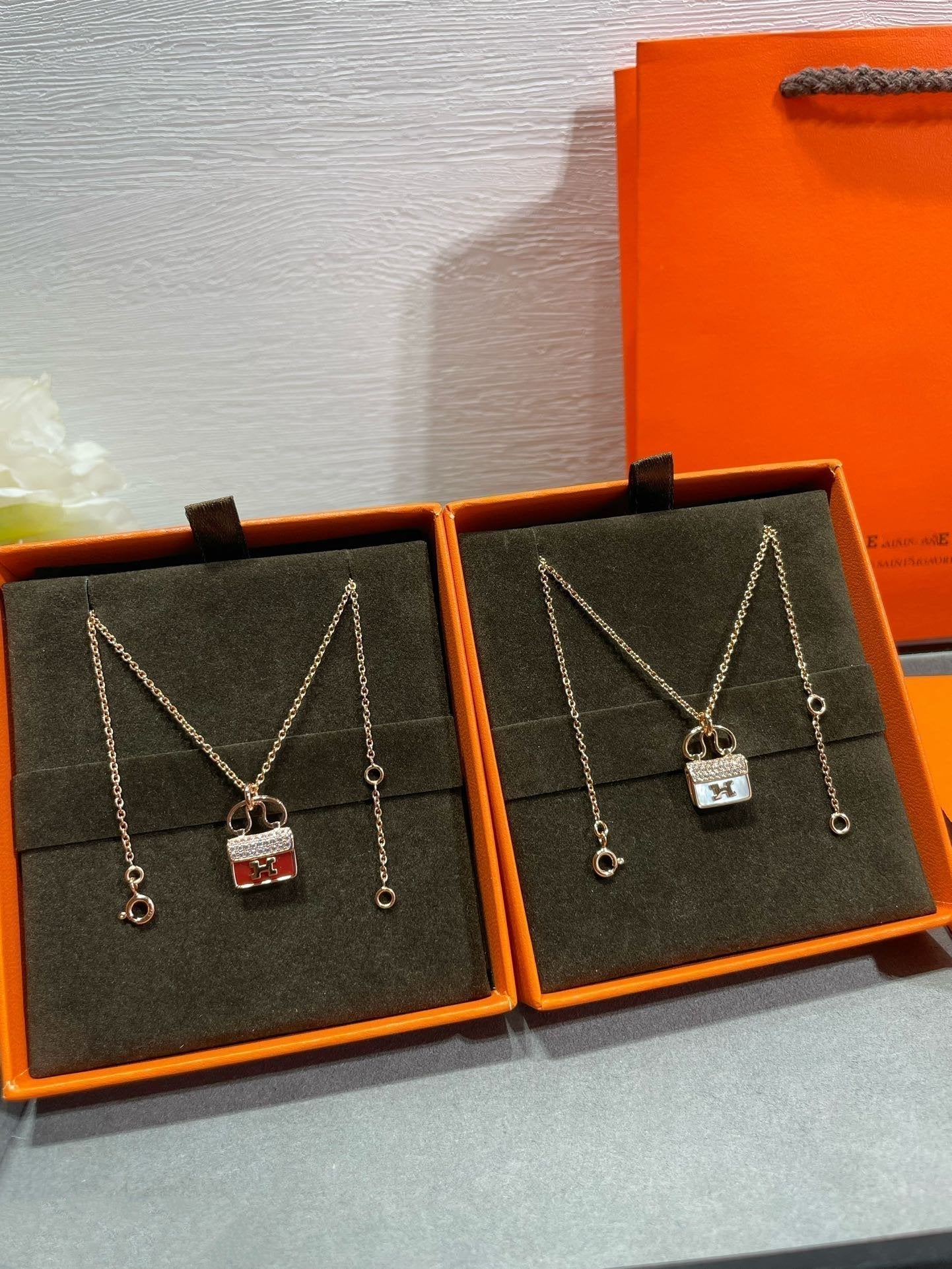 [Am jewelry]H CIRCE MOISSANITE PENDANT NECKLACE GOLD