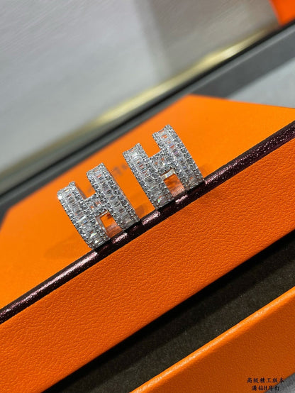 [Am jewelry]H STUD EARRINGS WITH SILVER DIAMONDS