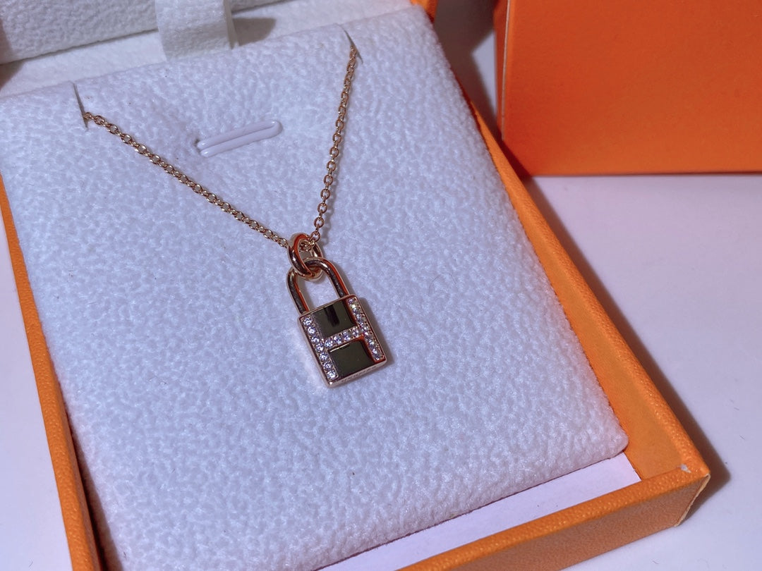 [Am jewelry]HM ADVANCED NICHE LOCK HEAD NECKLACE DIAMONDS