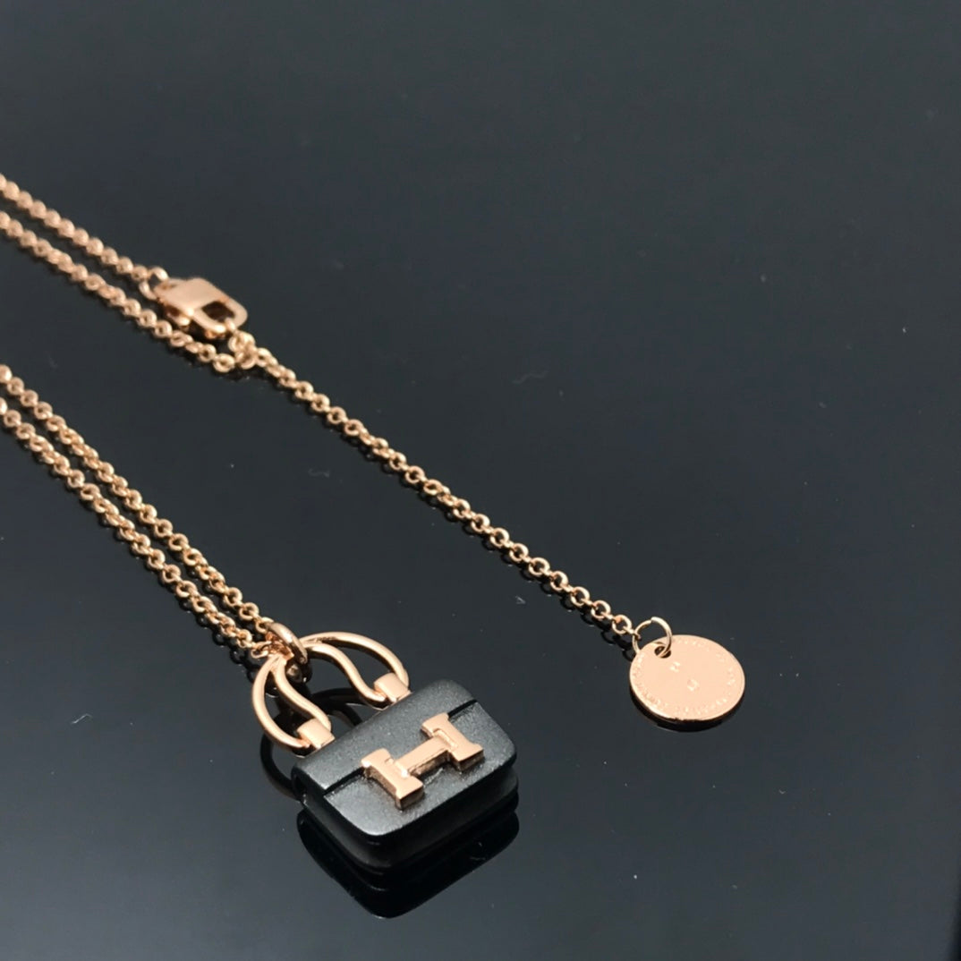 [Am jewelry]WOMEN'S HM AMULETTES CONSTANCE PENDANT NECKLACE