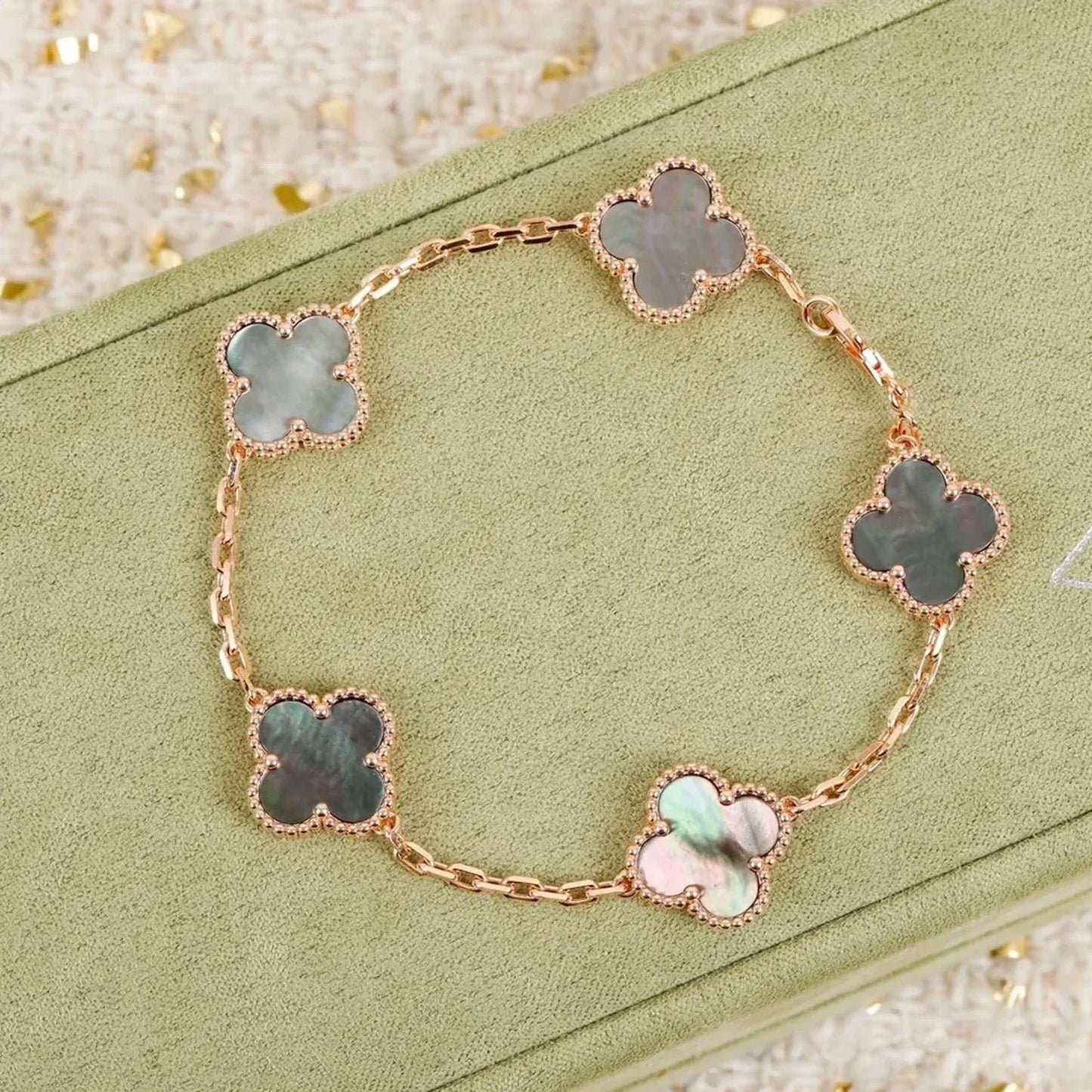 [Am jewelry] CLOVER 5 MOTIF GRAY MOP BRACELET COLLECTION