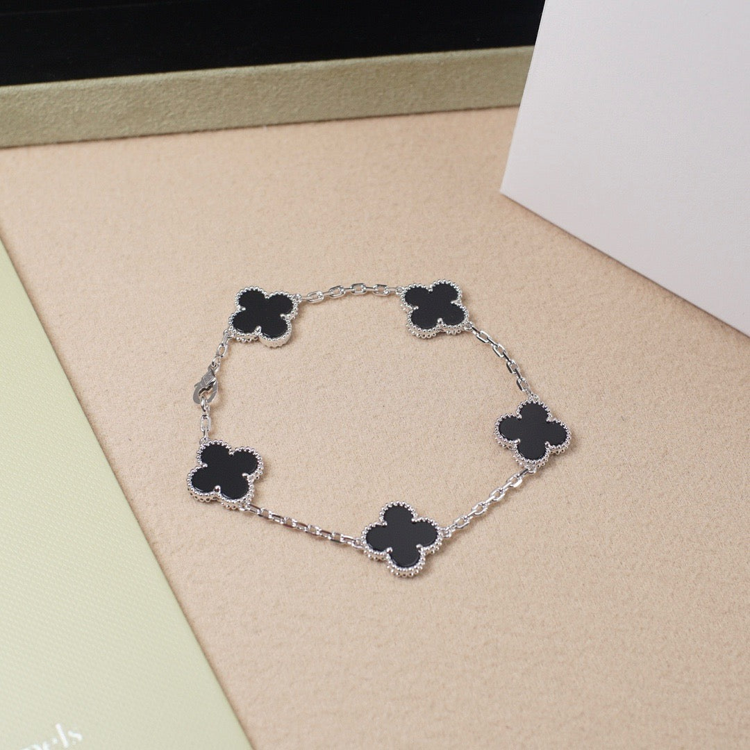 [Am jewelry] CLOVER 5 MOTIF ONYXS BRACELET COLLECTION