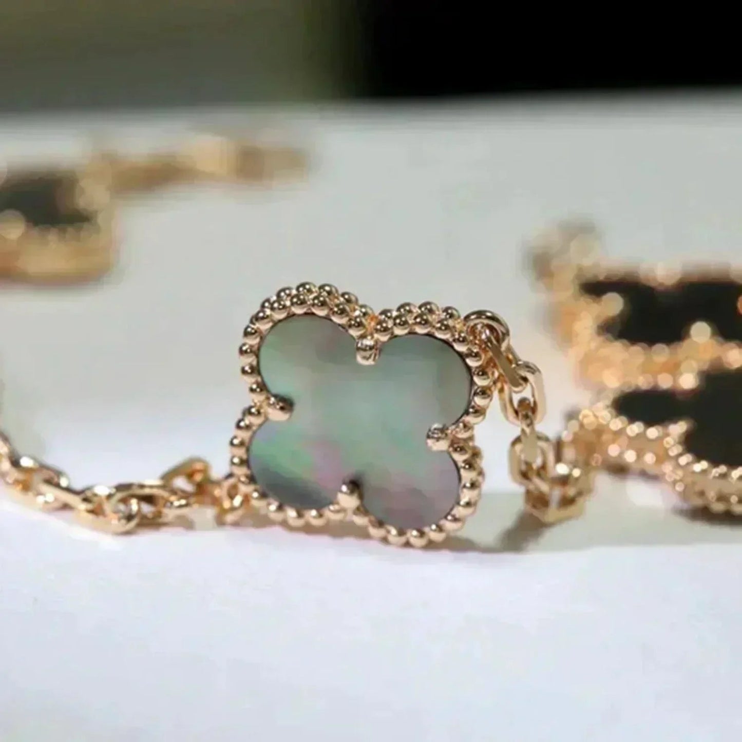 [Am jewelry] CLOVER 5 MOTIF GRAY MOP BRACELET COLLECTION