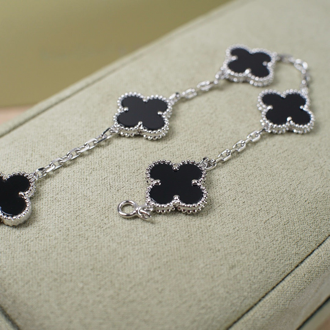 [Am jewelry] CLOVER 5 MOTIF ONYXS BRACELET COLLECTION
