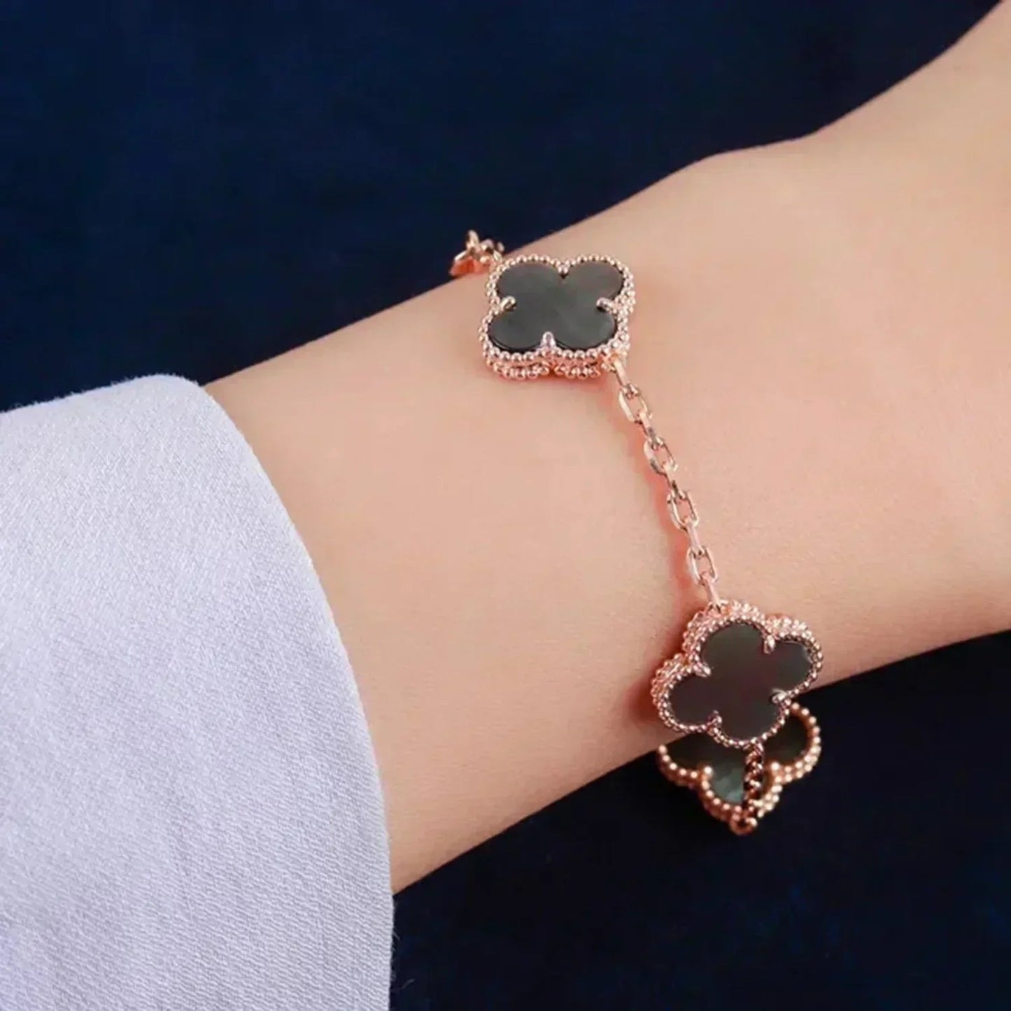 [Am jewelry] CLOVER 5 MOTIF GRAY MOP BRACELET COLLECTION