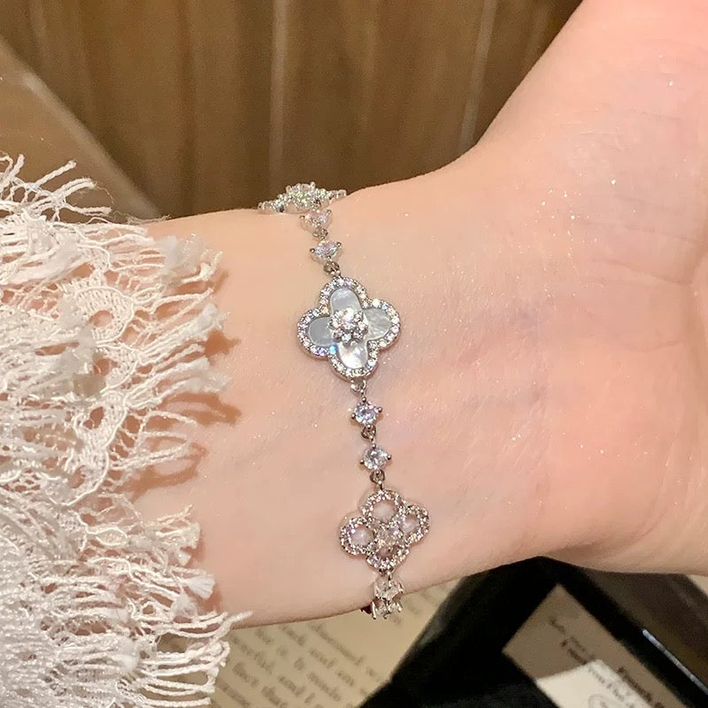 [Am jewelry]CLOVER 5 MOTIF PINK BLUE RED WHITE BRACELET