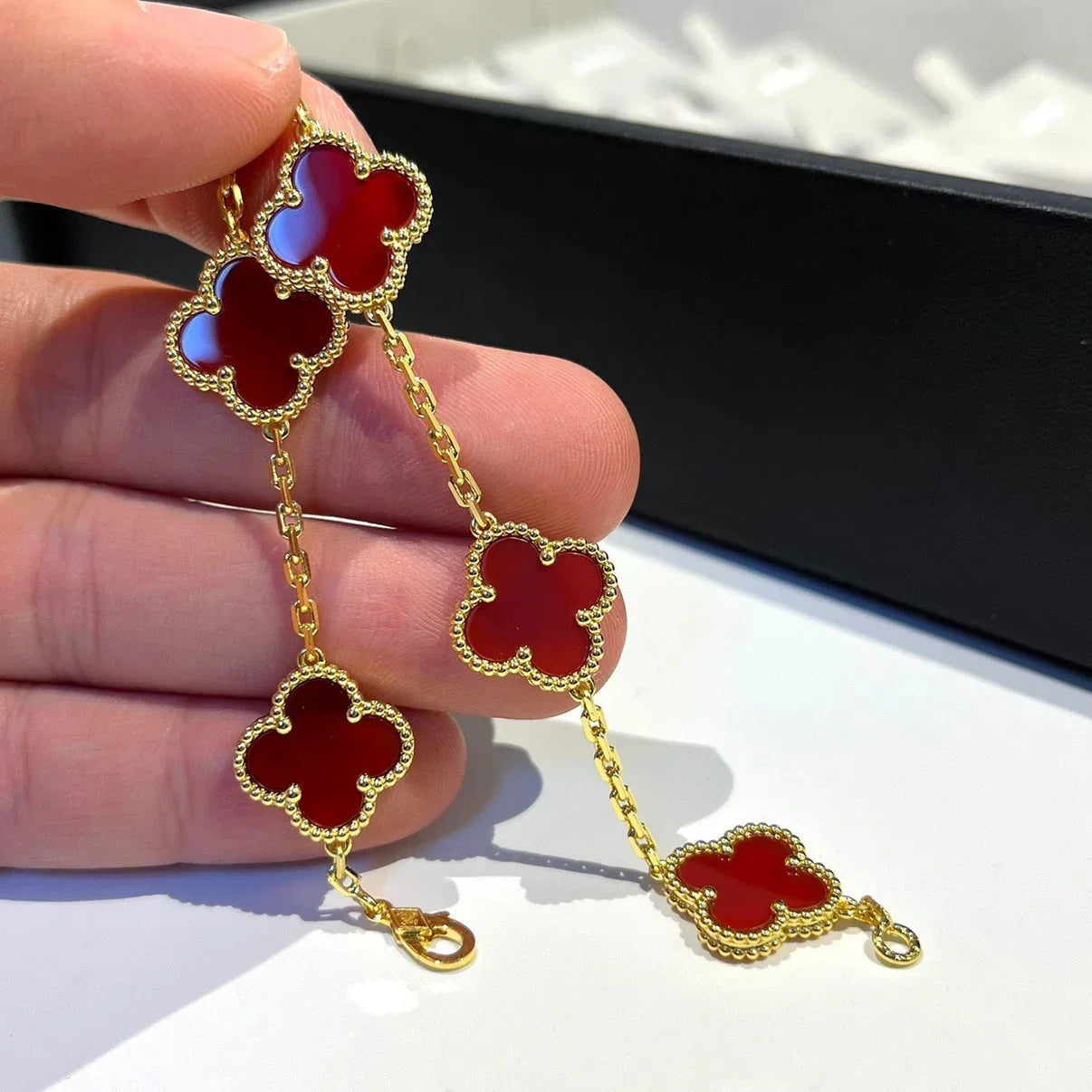 [Am jewelry] CLOVER 5 MOTIF RED CORNELIAN BRACELET COLLECTION