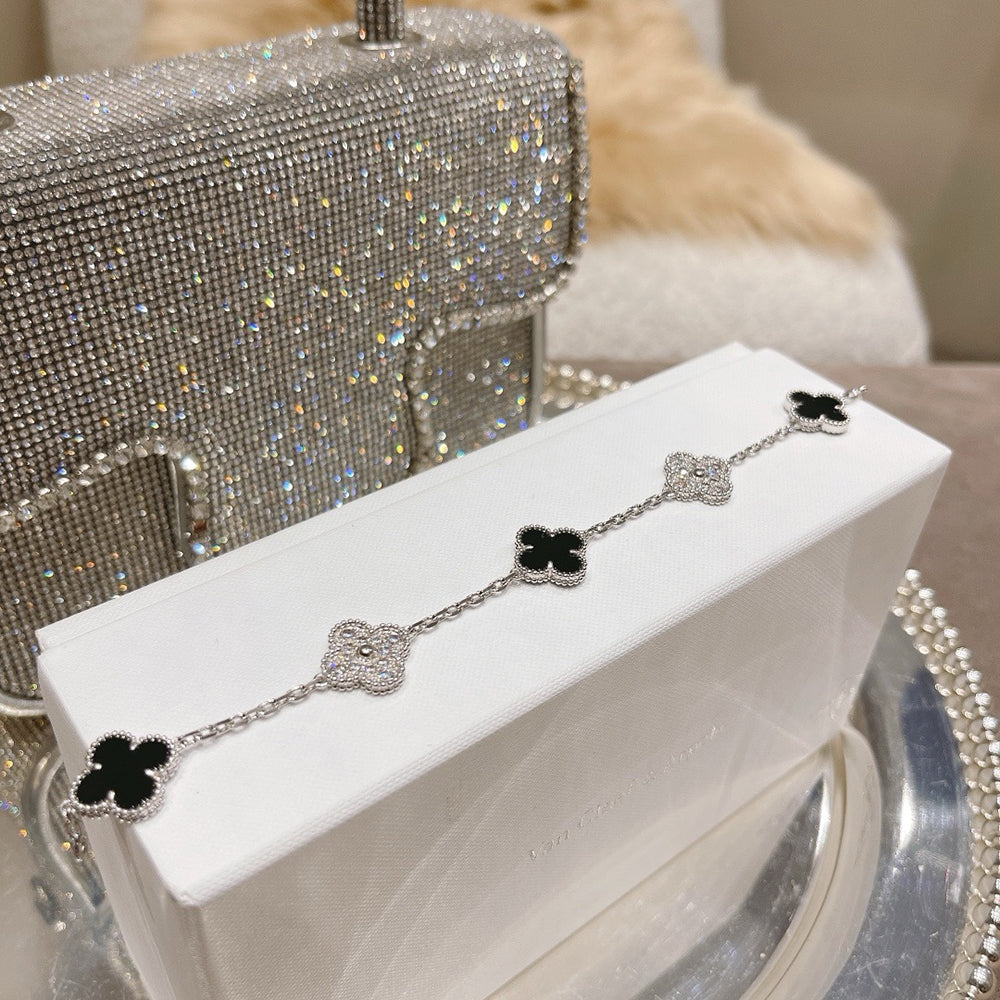 [Am jewelry] CLOVER 5 MOTIF ONYXS BRACELET COLLECTION